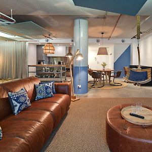 Zara Tower – Luxury Suites&Apartamentos